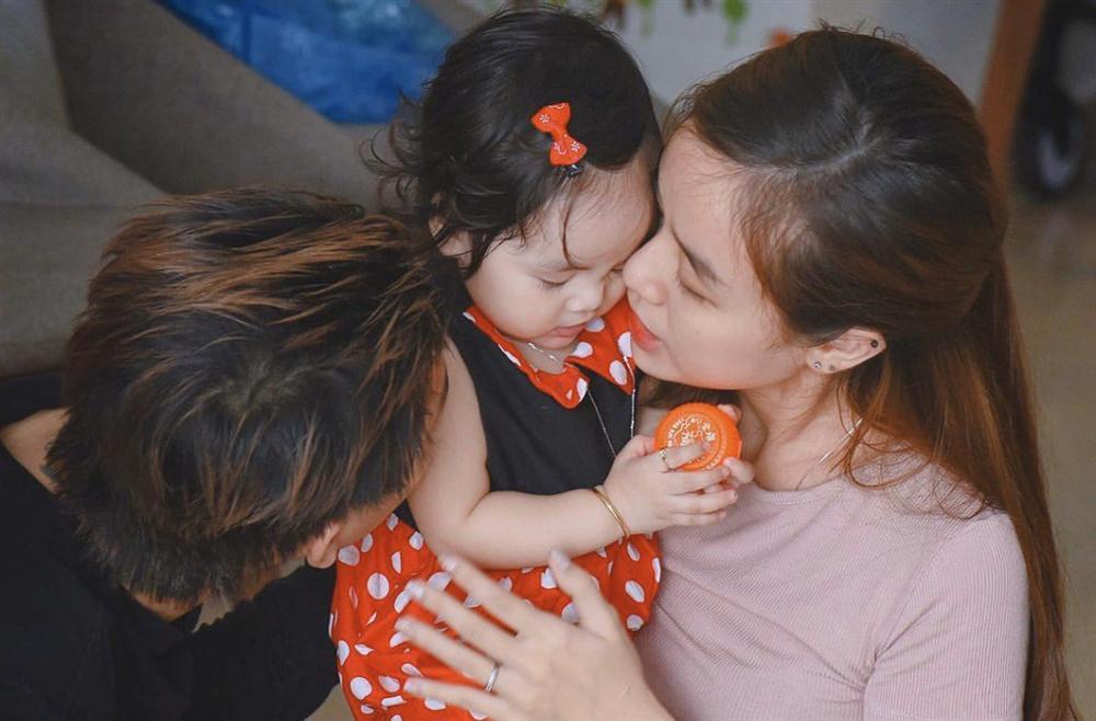 Sau công khai diện mạo con gái, vợ Hoài Lâm tiết lộ lí do không đăng ảnh cả 2 con-3