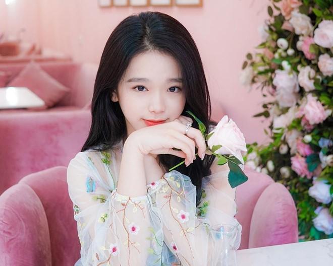 Nhiều hot girl bị tẩy chay vì lột đồ, khoe thân phản cảm-4