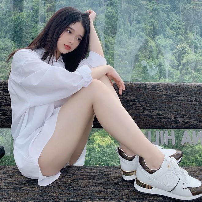 Nhiều hot girl bị tẩy chay vì lột đồ, khoe thân phản cảm-6