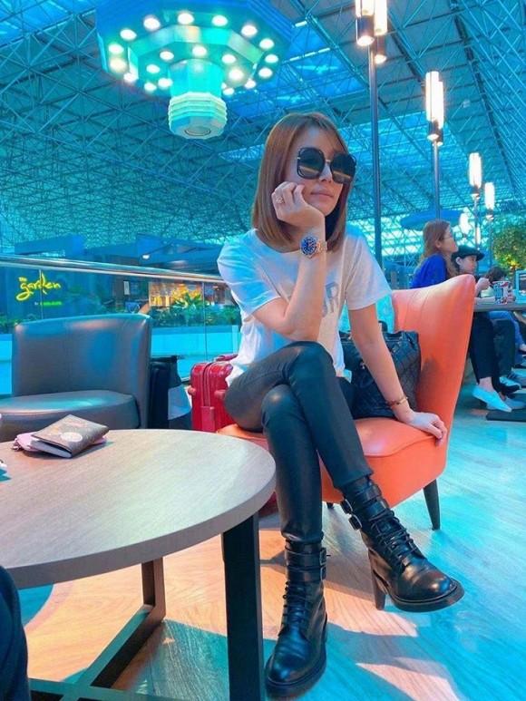 Lâm Tâm Như lộ đôi chân siêu nhỏ nhưng dân mạng chỉ tập trung vào điểm này-2