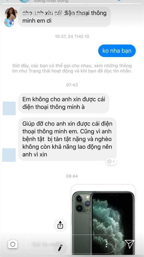 Bị người nghèo nhắn tin xin điện thoại, Á hậu Mâu Thủy từ chối không thể gắt hơn-1