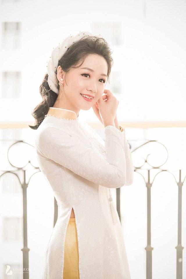 MC thời sự trẻ nhất VTV khoe ảnh lấy chồng, ngoại hình bảnh bao của chú rể bỗng thành tâm điểm-2