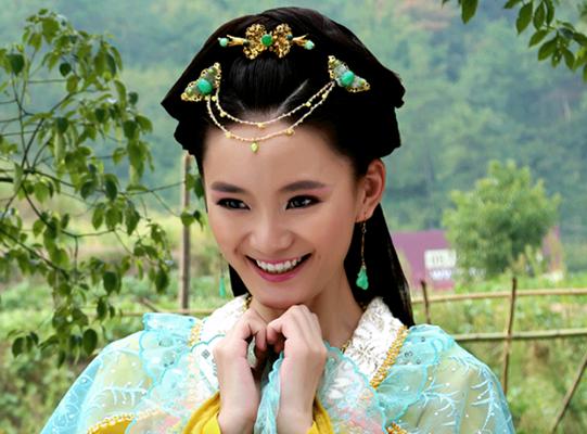 Cô gái xấu xí Cbiz từng gây tranh cãi với mái tóc nham nhở, 10 năm sau hóa thành nàng thơ tóc mây không ai nhận ra-3