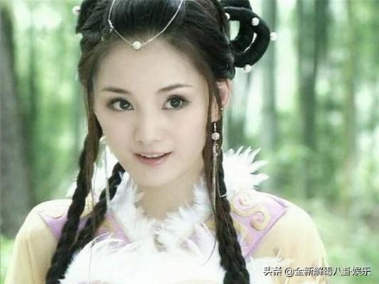 Cô gái xấu xí Cbiz từng gây tranh cãi với mái tóc nham nhở, 10 năm sau hóa thành nàng thơ tóc mây không ai nhận ra-4