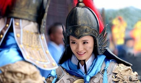 Cô gái xấu xí Cbiz từng gây tranh cãi với mái tóc nham nhở, 10 năm sau hóa thành nàng thơ tóc mây không ai nhận ra-8