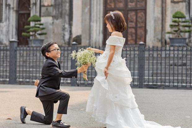 Mạng xã hội xôn xao bàn tán đám cưới của cặp đôi tí hon có thân hình như học sinh lớp 1-6