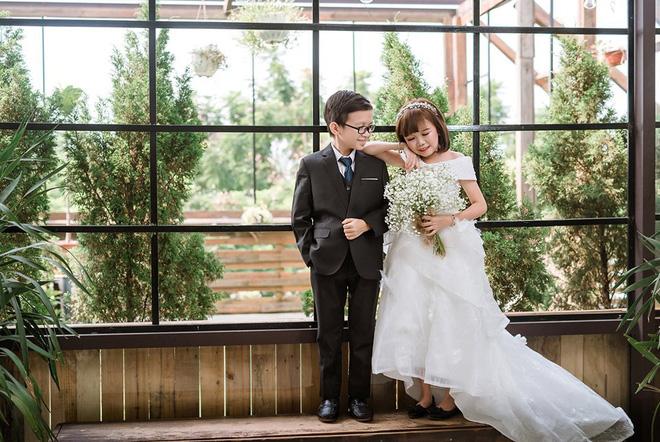 Mạng xã hội xôn xao bàn tán đám cưới của cặp đôi tí hon có thân hình như học sinh lớp 1-5