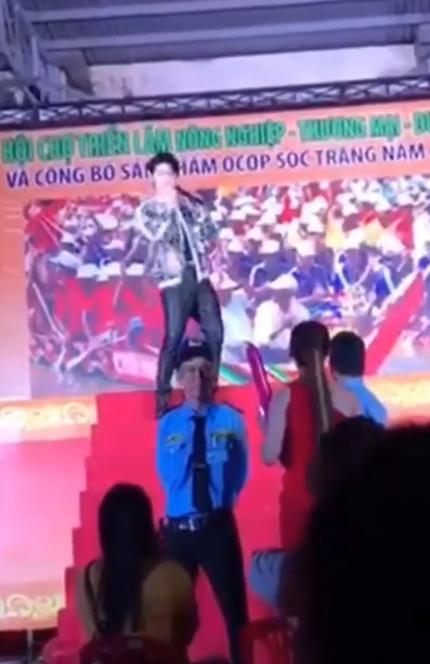 Giả làm fan hòng lừa Noo Phước Thịnh PR chùa, cô gái tiếp thị bị dân mạng mắng không kịp vuốt mặt-2