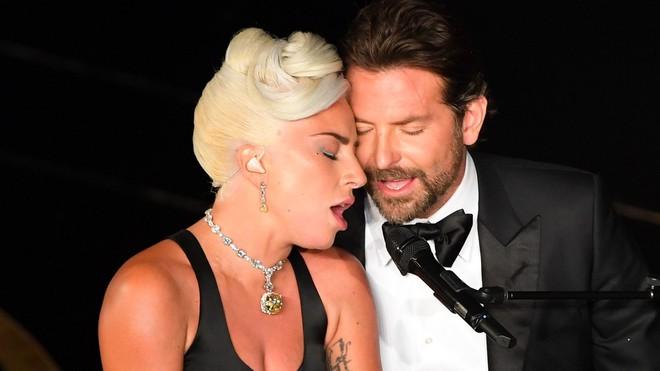 Lady Gaga thú nhận dàn dựng chuyện hẹn hò với Bradley Cooper-1