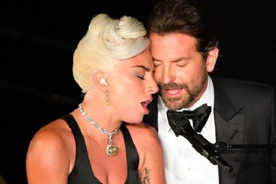 Lady Gaga thú nhận dàn dựng chuyện hẹn hò với Bradley Cooper