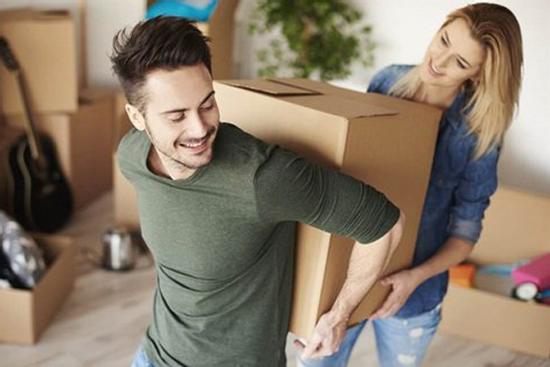 Thấy bạn thân chia tay người yêu, cô gái tranh thủ sống thử... và cái kết đắng chát