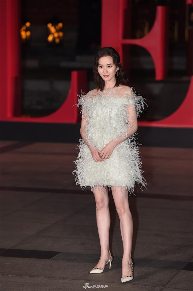 Dàn sao Trung - Hàn đọ sắc: BLACKPINK Rosé cực sang chảnh, Lưu Thi Thi tái xuất đầy quyến rũ-5