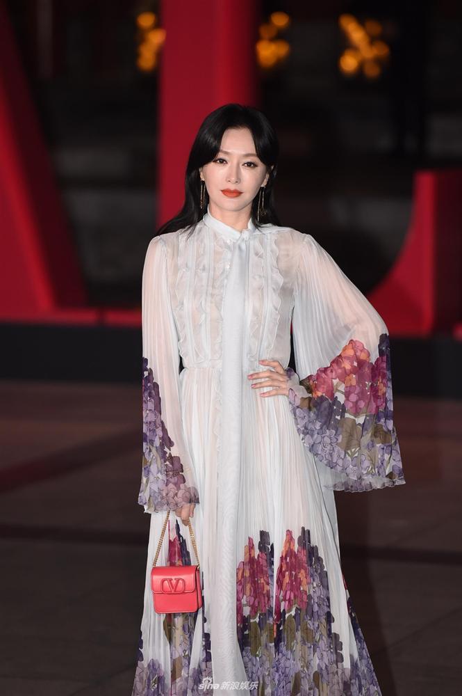 Dàn sao Trung - Hàn đọ sắc: BLACKPINK Rosé cực sang chảnh, Lưu Thi Thi tái xuất đầy quyến rũ-9