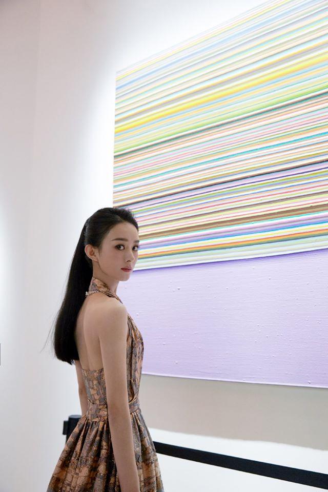 Triệu Lệ Dĩnh xuất hiện đẹp ngỡ ngàng, khoe thân hình gọn gàng như chưa từng sinh nở-7