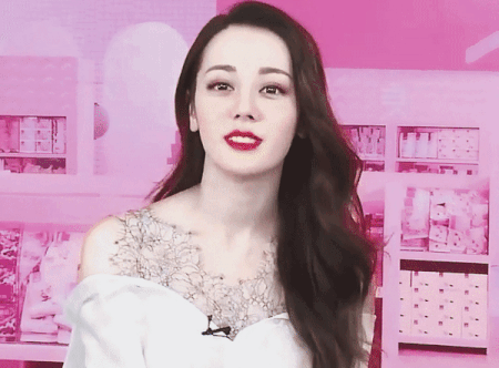 Địch Lệ Nhiệt Ba khoe nhan sắc hàng đầu showbiz-1