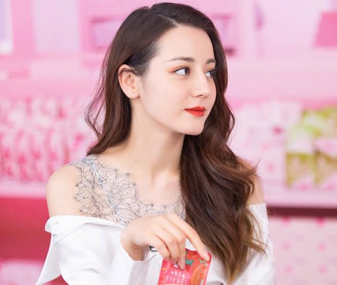 Địch Lệ Nhiệt Ba khoe nhan sắc hàng đầu showbiz-2