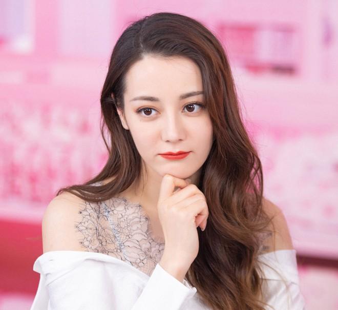 Địch Lệ Nhiệt Ba khoe nhan sắc hàng đầu showbiz-3