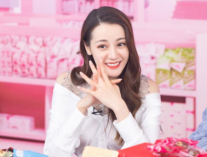 Địch Lệ Nhiệt Ba khoe nhan sắc hàng đầu showbiz-4