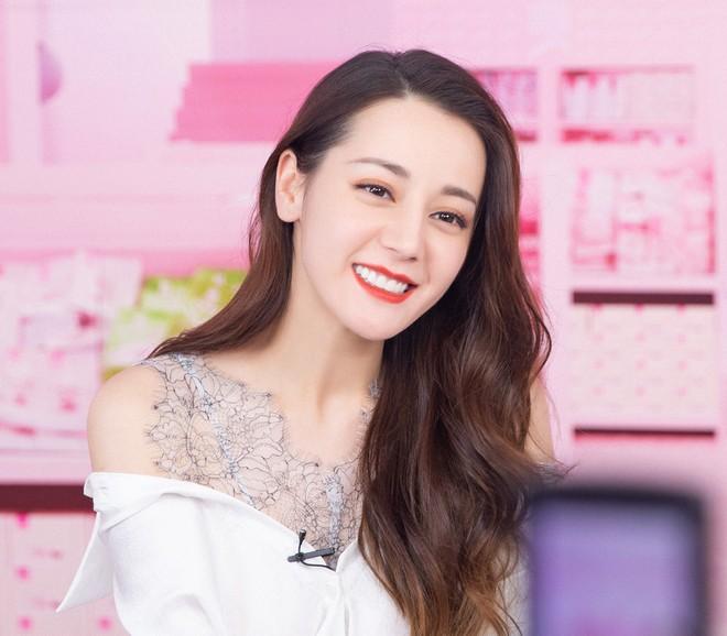 Địch Lệ Nhiệt Ba khoe nhan sắc hàng đầu showbiz-5