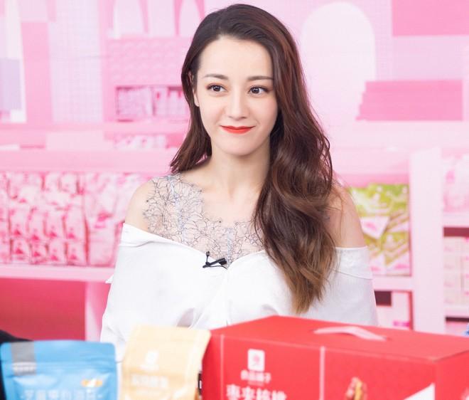 Địch Lệ Nhiệt Ba khoe nhan sắc hàng đầu showbiz-6