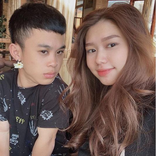 Cao 1m26 lại yêu được bạn gái đẹp tựa hotgirl, chuyện tình của chàng lùn Xuân Tiến lên báo nước ngoài-5