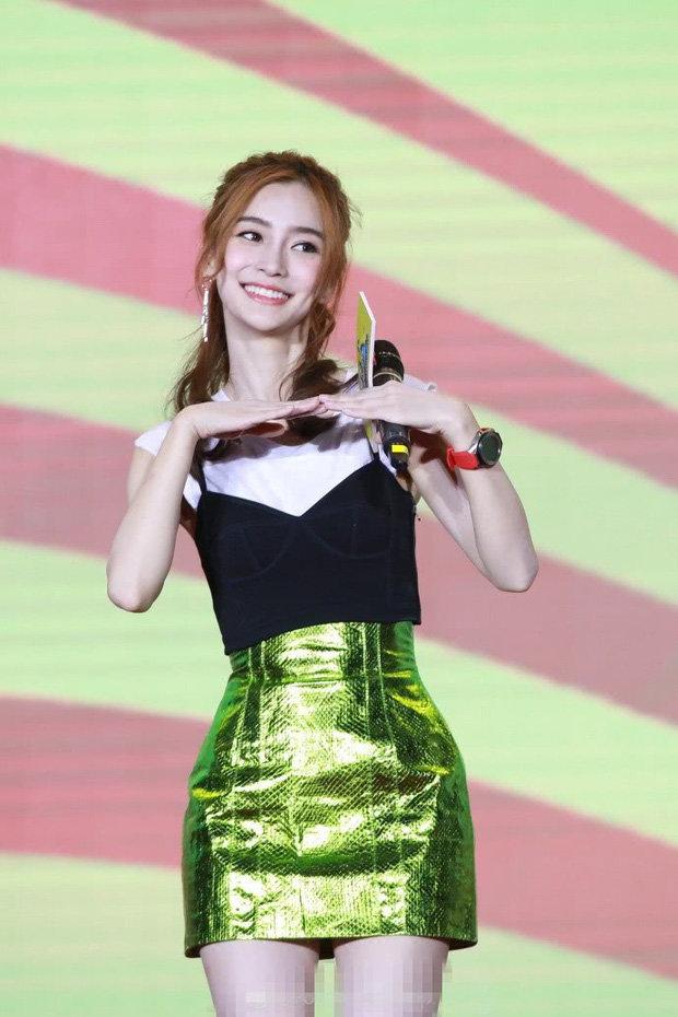 Mẹ bỉm sữa AngelaBaby gây choáng với số đo vòng eo siêu nhỏ-6