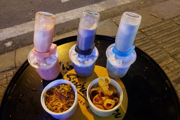 Tín đồ trà sữa phát cuồng với phiên bản đặc biệt hình lọ sữa chua uống siêu to khổng lồ có dung tích lên đến 700ml tại Đài Nam-9