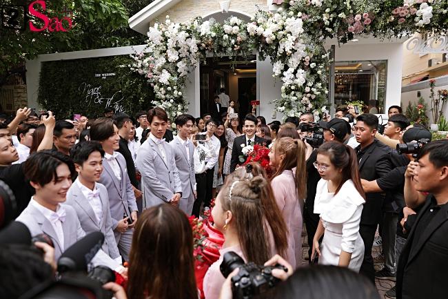 Ông Cao Thắng và dàn phù rể phải thực hiện thử thách trước khi tiến vào nhà Đông Nhi-2