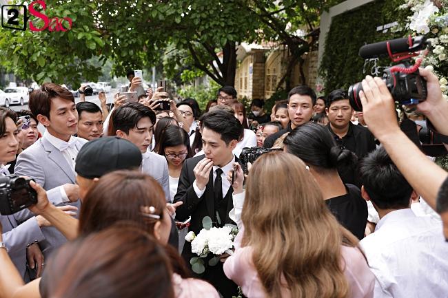 Ông Cao Thắng và dàn phù rể phải thực hiện thử thách trước khi tiến vào nhà Đông Nhi-6