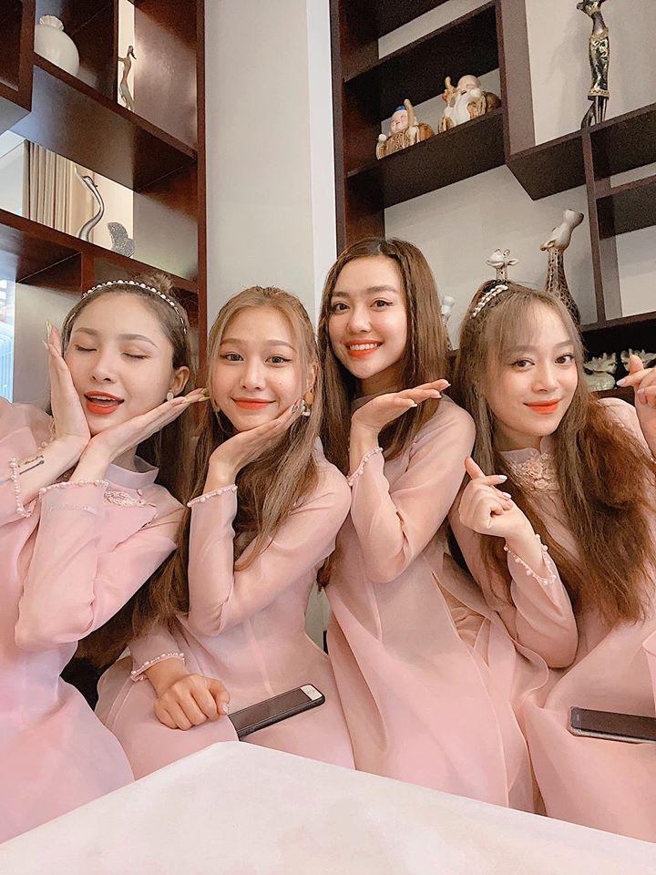 Danh tính không phải dạng vừa của dàn gái xinh bê tráp trong đám hỏi của Đông Nhi và Ông Cao Thắng-3