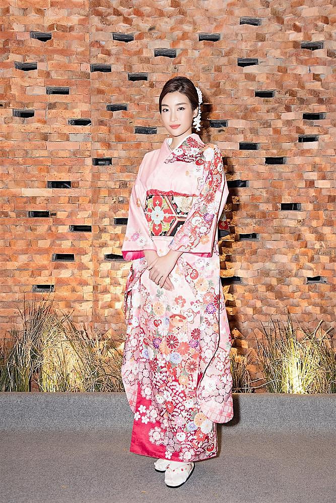 Nhã Phương liên tiếp gây thương nhớ với đầm trắng - Minh Hằng là khách mời mặc đẹp nhất đám cưới Đông Nhi-9