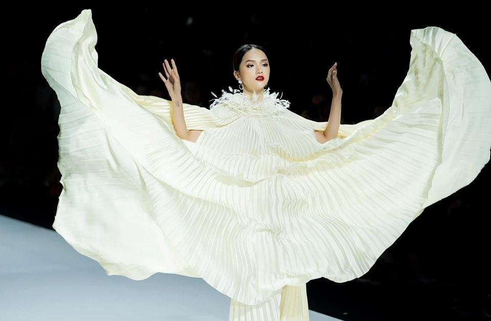 Nhã Phương liên tiếp gây thương nhớ với đầm trắng - Minh Hằng là khách mời mặc đẹp nhất đám cưới Đông Nhi-14