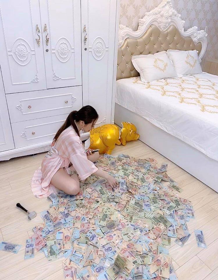 Đập lợn tiết kiệm 11 tháng được 2,8 tỷ, gái xinh khẳng định chẳng đáng là bao nhưng người xem tìm ra điểm sai-1