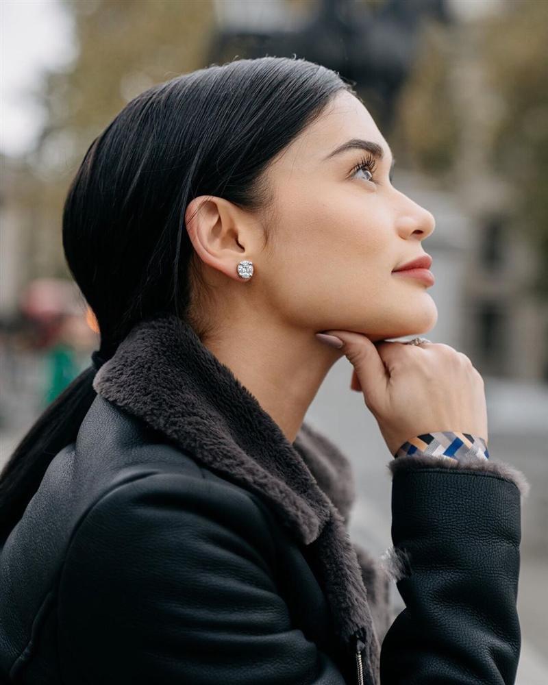 Bản tin Hoa hậu Hoàn vũ 8/11: Ngỡ ngàng với bức họa Hoàng Thùy đẹp y đời thực-7