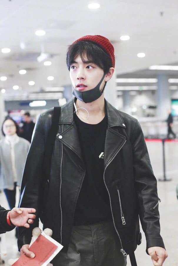 Fan phát hiện Tiêu Chiến và Vương Nhất Bác nhiều lần mặc đụng hàng-16