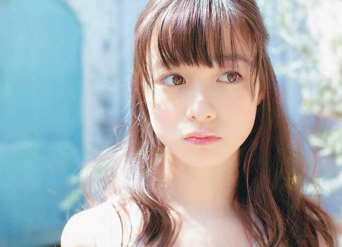 Kanna Hashimoto xếp vị trí thứ hai, nhận được 1.203 bình chọn. Mỹ nhân sinh năm 1999 là diễn viên kiêm thành viên của girlgroup Rev.from DVL. Cô nổi tiếng từ năm 14 tuổi với biệt danh 