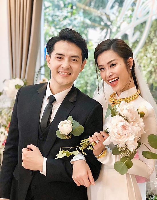 Dù đơn giản nhưng áo dài cưới của Đông Nhi mất một tháng hoàn thành-2