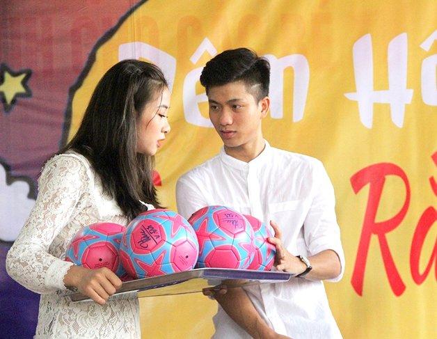 Phan Văn Đức cưới vợ: Bản tình ca ngọt ngào với cô giáo xứ Nghệ!-2