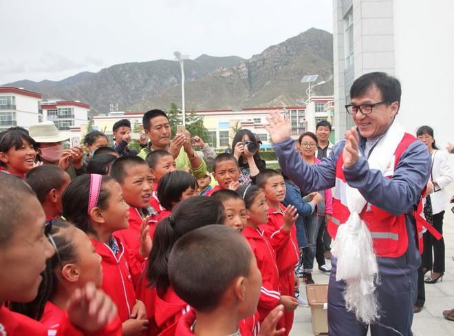 Thành Long - vua võ thuật mất danh vì lối sống trác táng-4