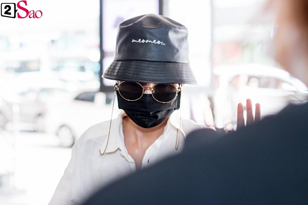 Dàn sao Việt đổ bộ sân bay đi đám cưới Đông Nhi: Diệu Nhi khoe quà, Nhã Phương lẻ bóng-12