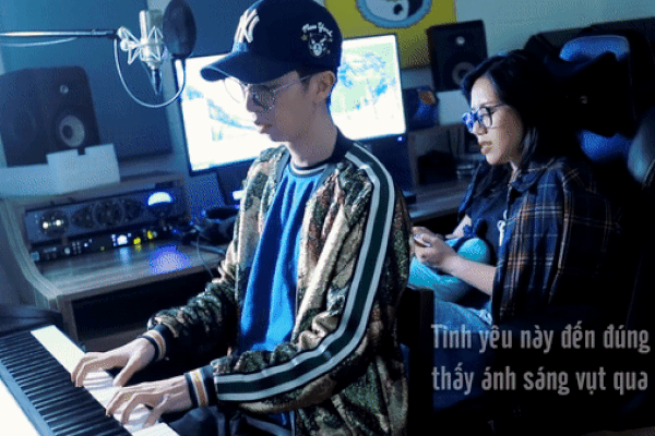 Màn song ca hot nhất MXH: ViruSs đệm đàn Thùy Chi hát 'Thằng Điên', hứa hẹn tung siêu phẩm kết hợp