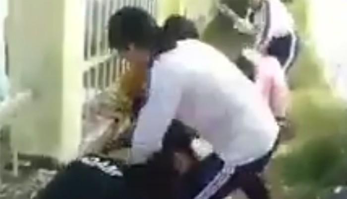 Lý do khó tin việc 4 nữ sinh lớp 6 bị đàn chị đánh tả tơi-1