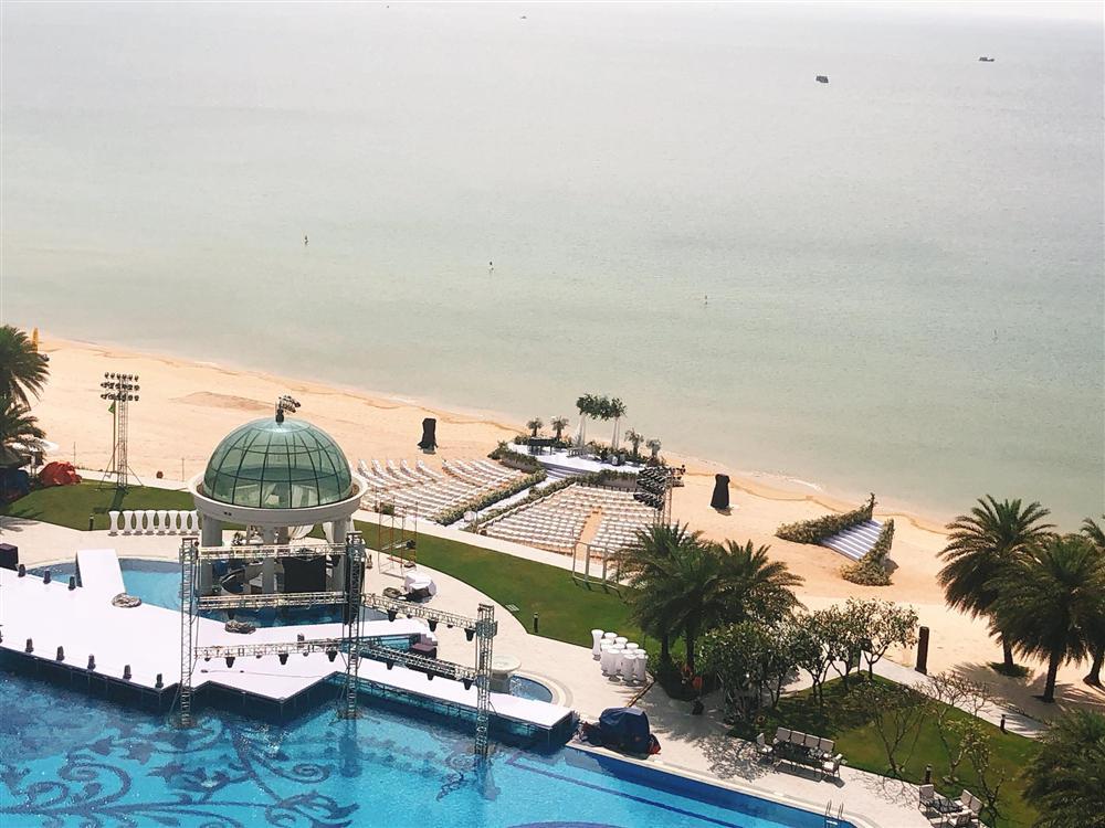 Lễ đường đẹp mộng mơ khi hoàng hôn buông xuống-1