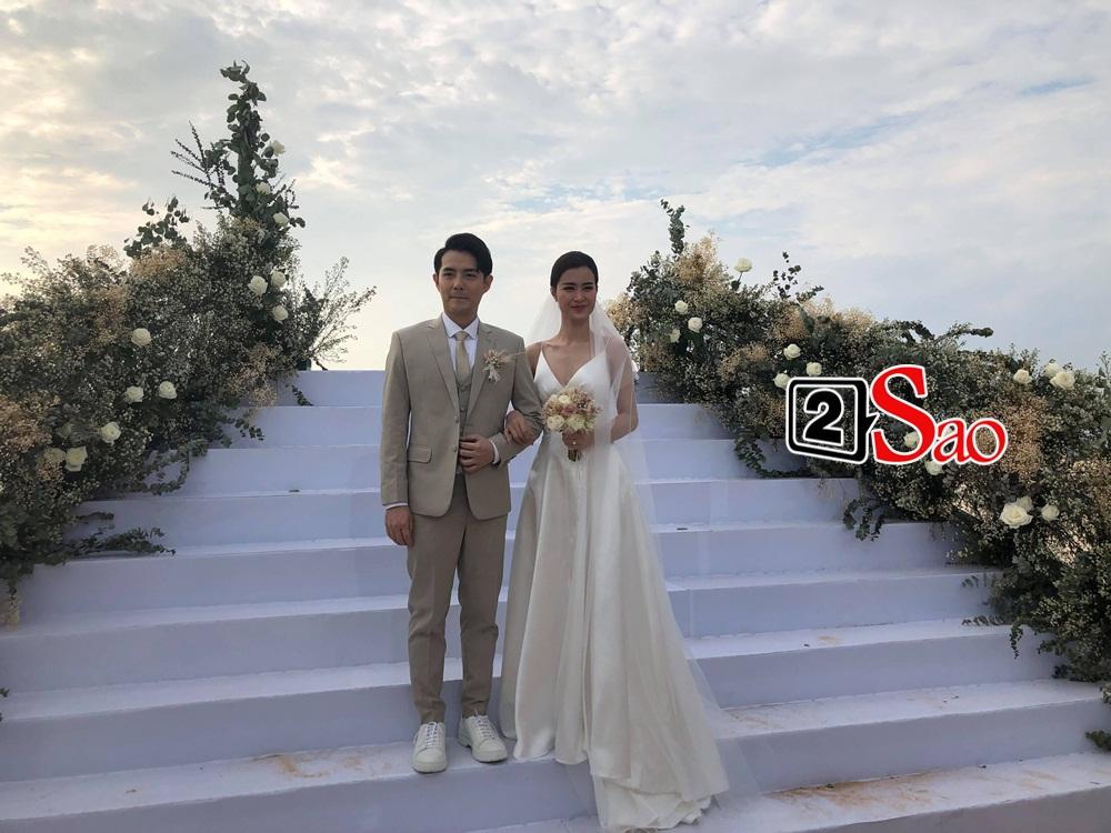 Cô dâu - chú rể xuất hiện từ rất sớm để đón khách-2