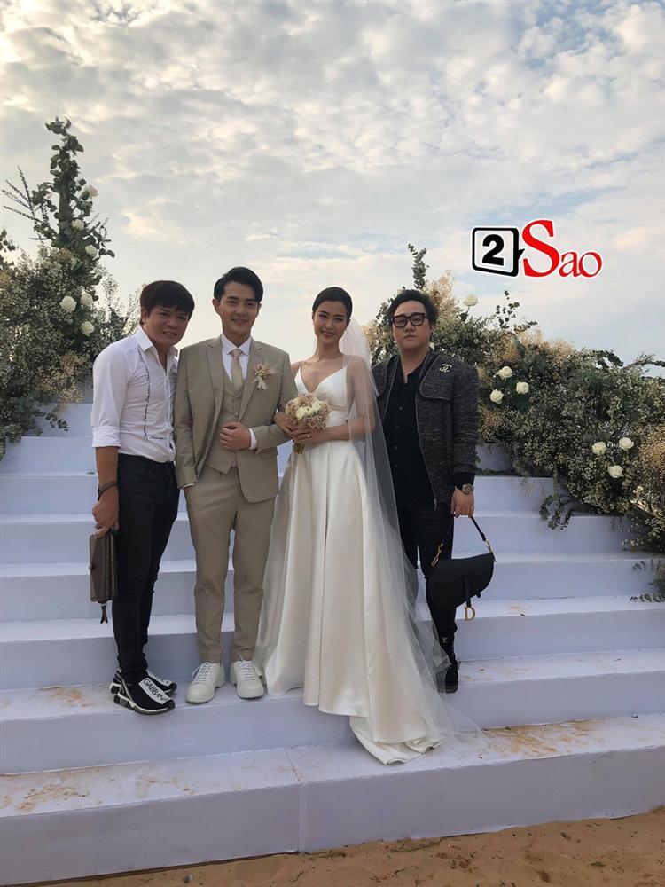 Đông Nhi - Ông Cao Thắng hân hoan đón khách-1