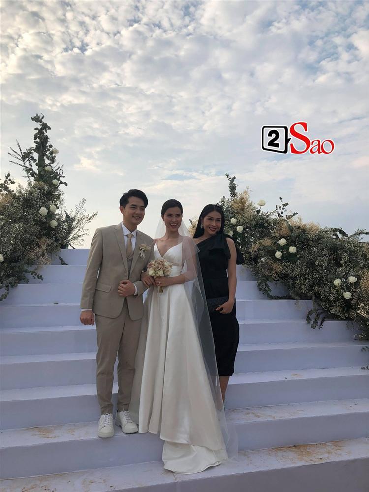 Đông Nhi - Ông Cao Thắng hân hoan đón khách-3