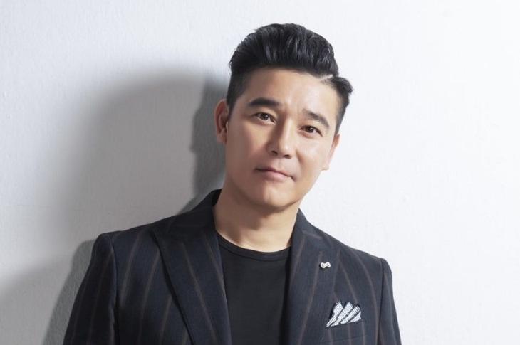 Nam ca sĩ Im Chang Jung hạnh phúc thông báo chào đón người con thứ năm. Anh chia sẻ trên trang cá nhân: "Cậu nhóc cân nặng 4,1kg và hai mẹ con vô cùng khoẻ mạnh.  Chúng tôi sẽ nuôi dạy con trai thật tốt để trở thành người đóng góp cho đất nước".