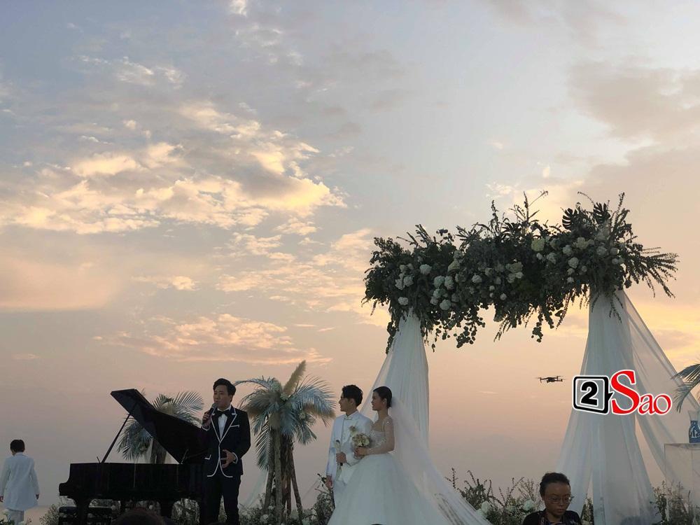 Cô dâu chú rể bước lên lễ đường, Trấn Thành làm chủ hôn-2