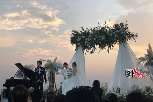 Ông Cao Thắng bật khóc trong hôn lễ: Cảm ơn em đã để anh chăm sóc em và con của chúng ta-1