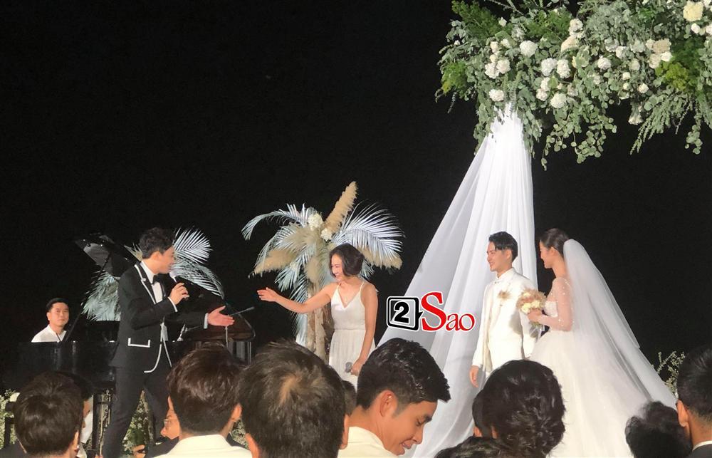 Nhi - Thắng đổ cát thay rượu trong tiếng hát mừng của Thu Minh-1